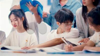 97年国产女学生视频热播，回顾青春校园生活的真实瞬间